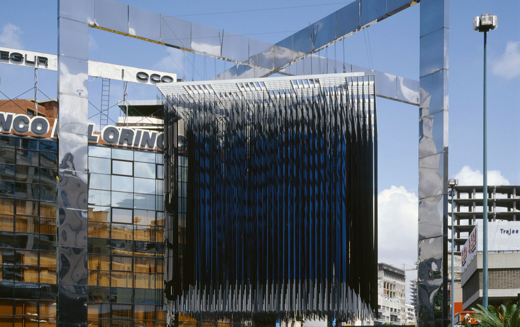 Soto Plaza Luis Brión Chacaíto metro station