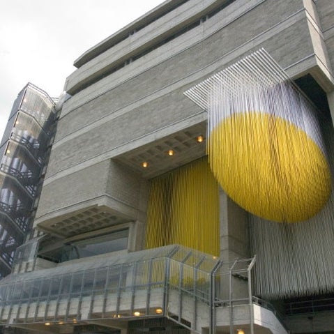 Soto's work, "Ovoïde Fesnojiv", 2004, visible on the facade of the Centro de Acción social por la Música, Caracas