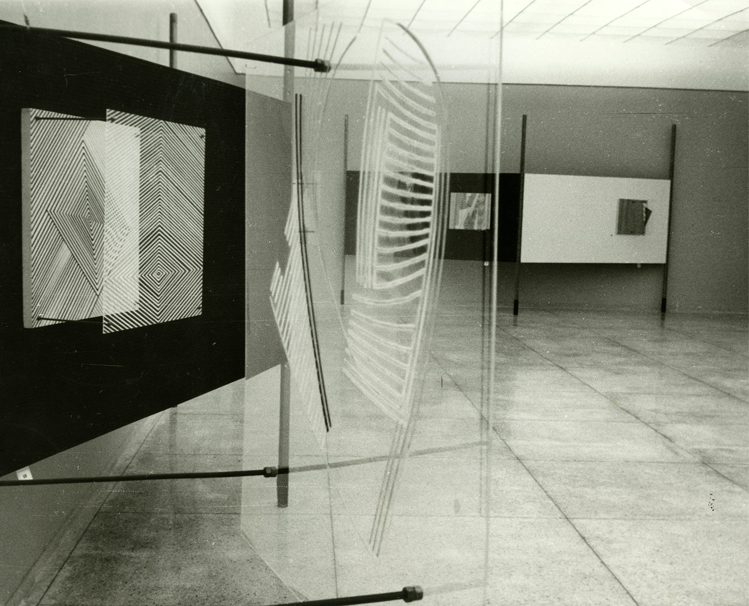Soto estructuras cinéticas exhibition at theMuseo de Bellas Artes de Caracas Venezuela in 1957